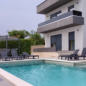 Luksuzni Asi S Bazenom Apartment Fažana